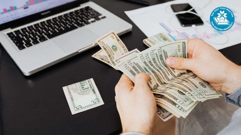 Văn bằng 2 tài chính ngân hàng là gì và có ưu điểm gì?