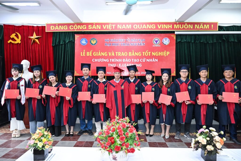 Lê bế giảng TNU Elearning