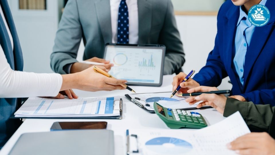 Mức lương ngành quản trị kinh doanh và xu hướng thị trường