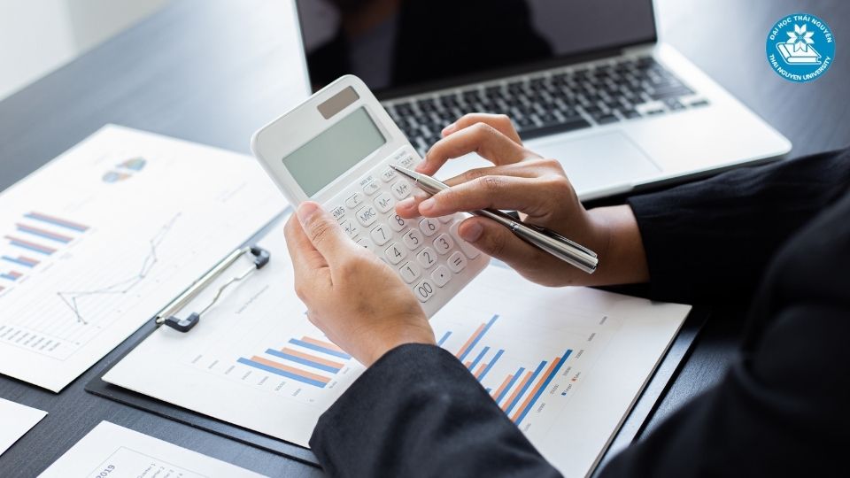 Học kế toán có cần giỏi toán không và bản chất của những con số