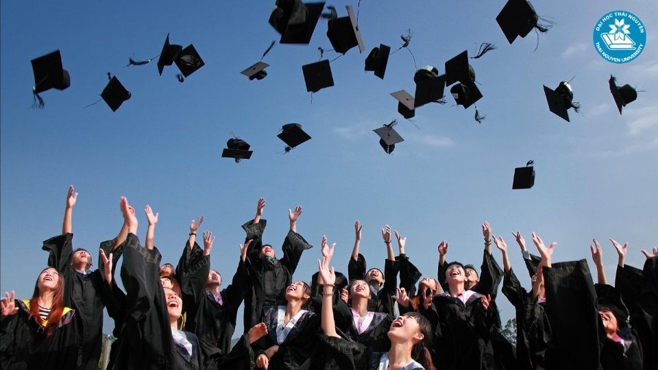 Học liên thông từ cao đẳng lên đại học có thực sự là bước đi đáng giá?