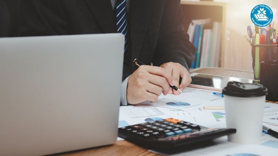 Những yếu tố ảnh hưởng đến thời gian học kế toán