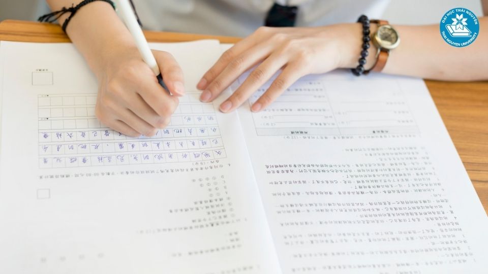 Liên thông trái ngành ngôn ngữ Trung có khó không?