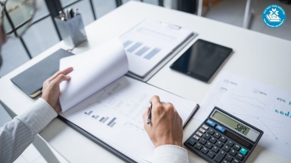 Liên thông trung cấp lên đại học ngành kế toán là gì?